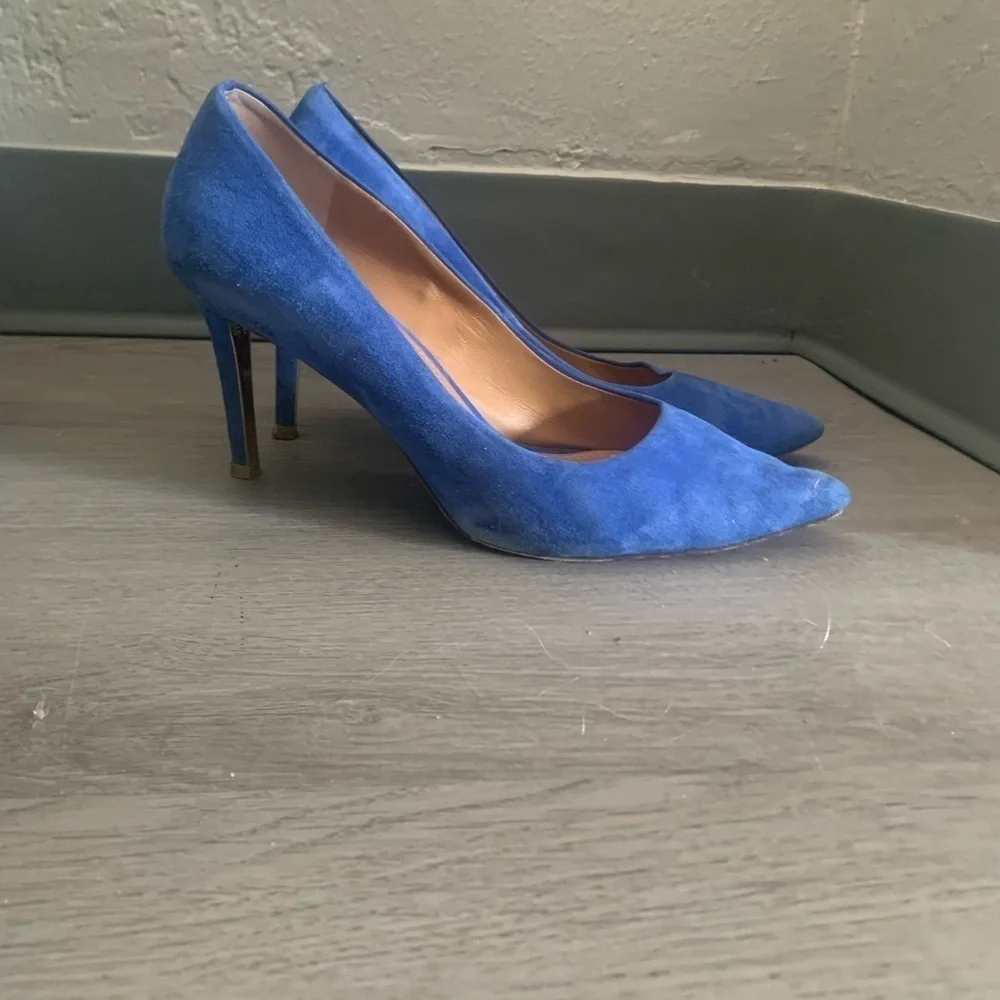 Tory Burch Heels Elane Suede Pumps in Blue
